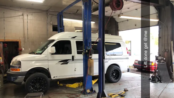 Mac's Auto Repair & Towing 0