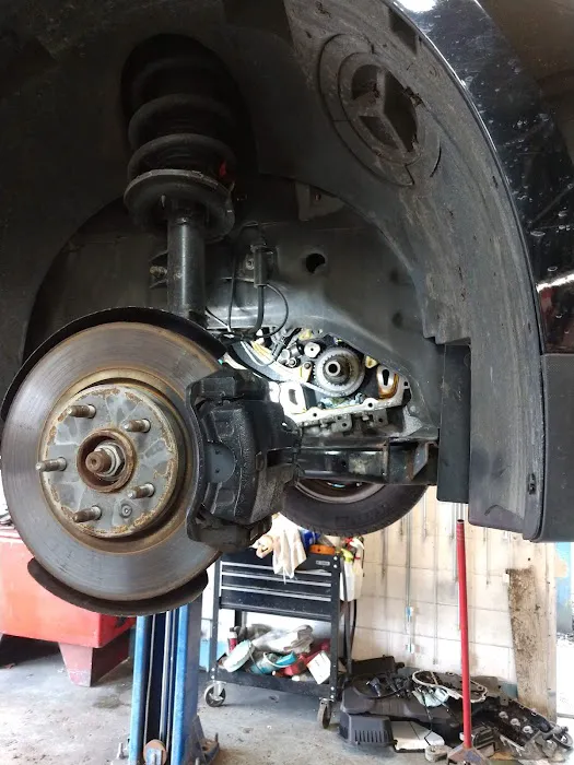 Mac's Auto Repair & Towing 3
