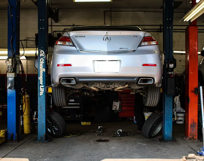 Hartman's Auto Care 3