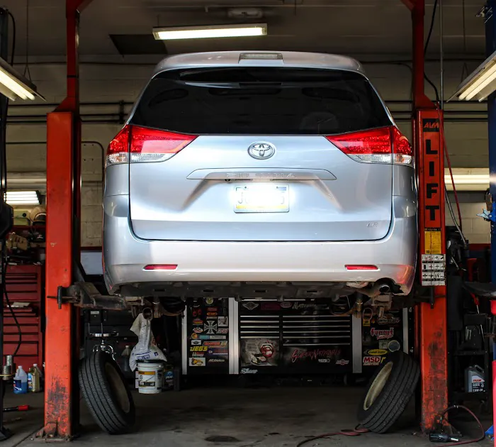 Hartman's Auto Care 4