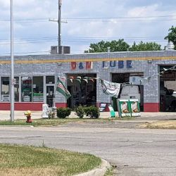 D & M Quick Lube. Oil change ico