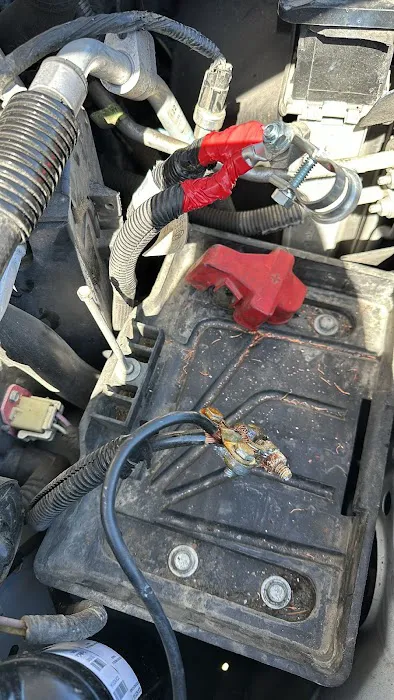 Sami’s Mobile Mechanics ( TIRES, JUMP START, LOCK OUTS AND TOWING ) 6