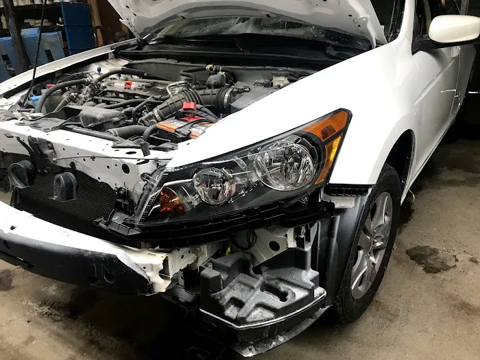 Troy's Best Auto Body Shop Inc. 0