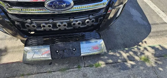 United Collision & Customs 8