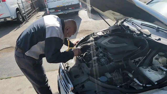 Mercedes Service and Repair Center 1