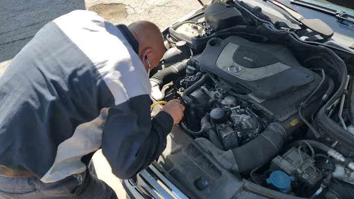 Mercedes Service and Repair Center 6