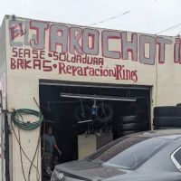 Jarocho's tire shop
