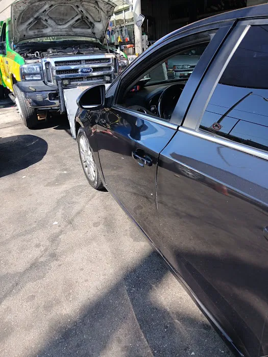 Riveras auto repair & servicio de grúa 3