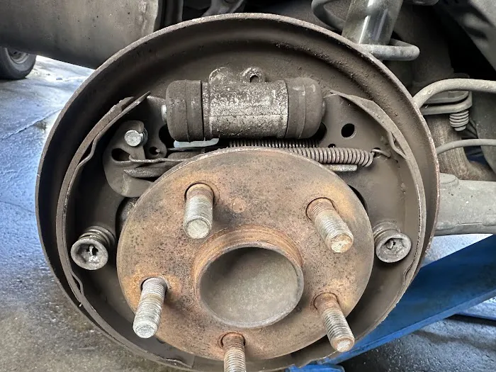 Riveras auto repair & servicio de grúa 4