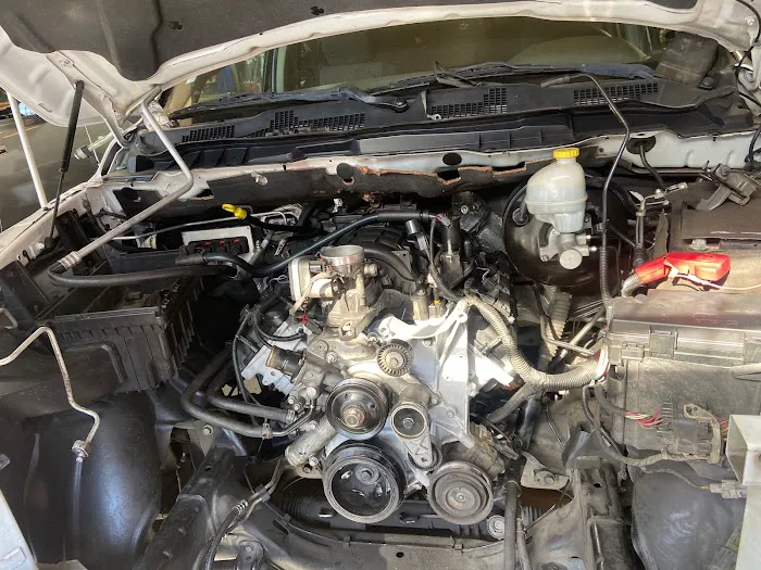 Riveras auto repair & servicio de grúa 8