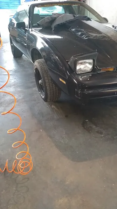 Lynn's Auto Clinic 0