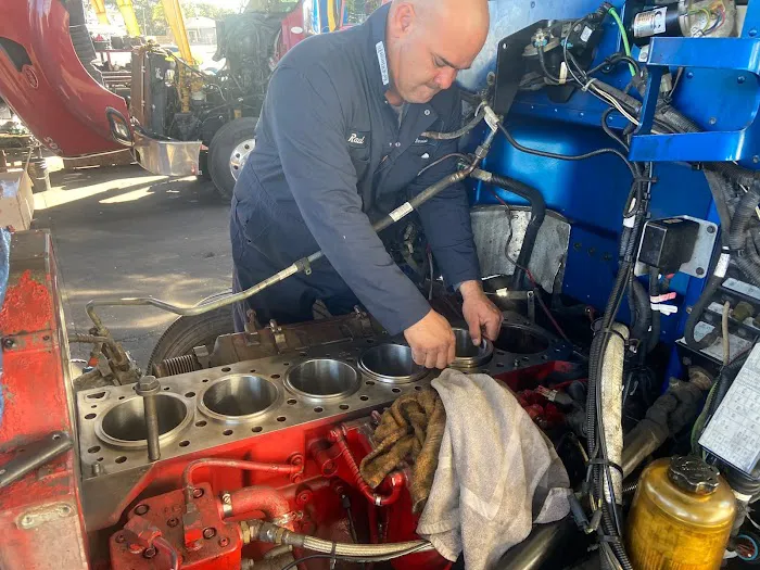 Taller Truck RRT Mechanical services LLC Engine and Transmission Differential A/C Repair Alignment and Balancing 3