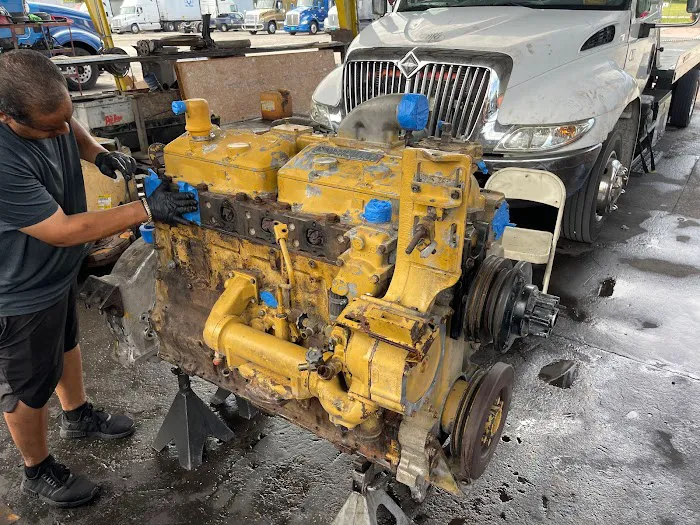 Taller Truck RRT Mechanical services LLC Engine and Transmission Differential A/C Repair Alignment and Balancing 2