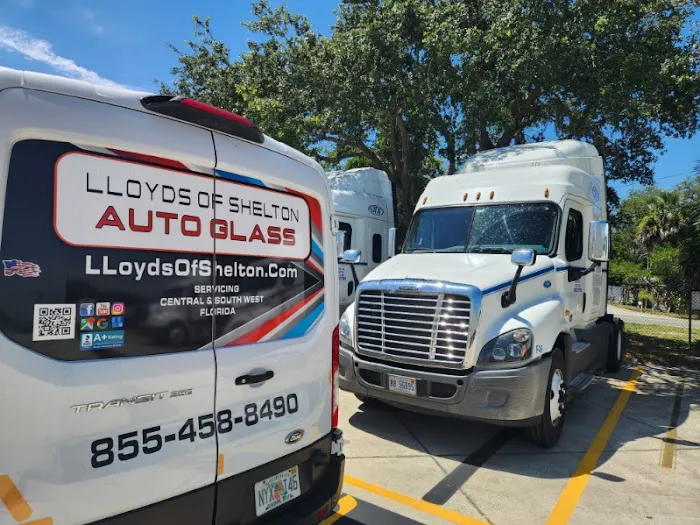 Lloyd’s Of Shelton Auto Glass 3
