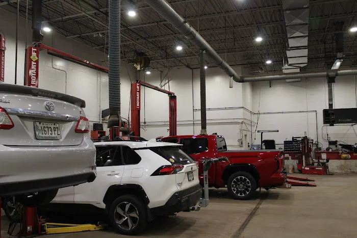 Charlie's Toyota Service Center 4