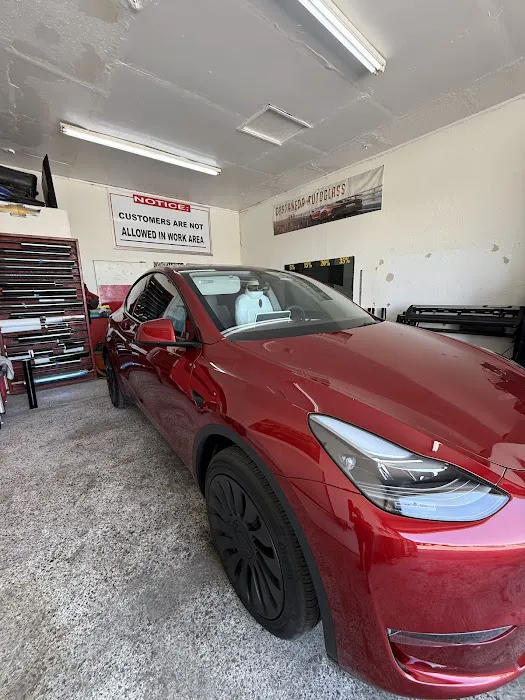 Castaneda Window tint Auto Glass & repairs 4