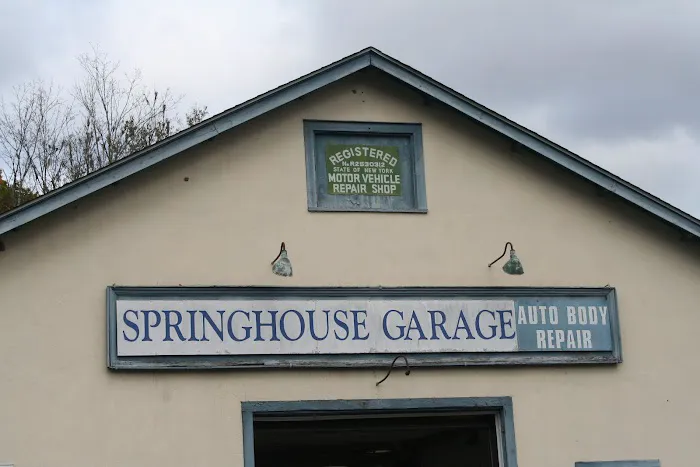 Spring House Garage 0