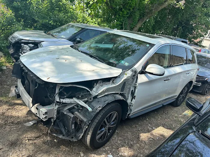 Crashed2Class Auto Body 9