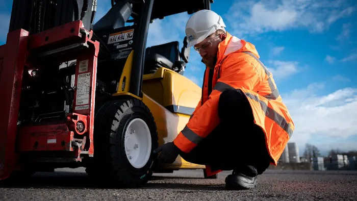 Interfit Tire & Wheel Service 1