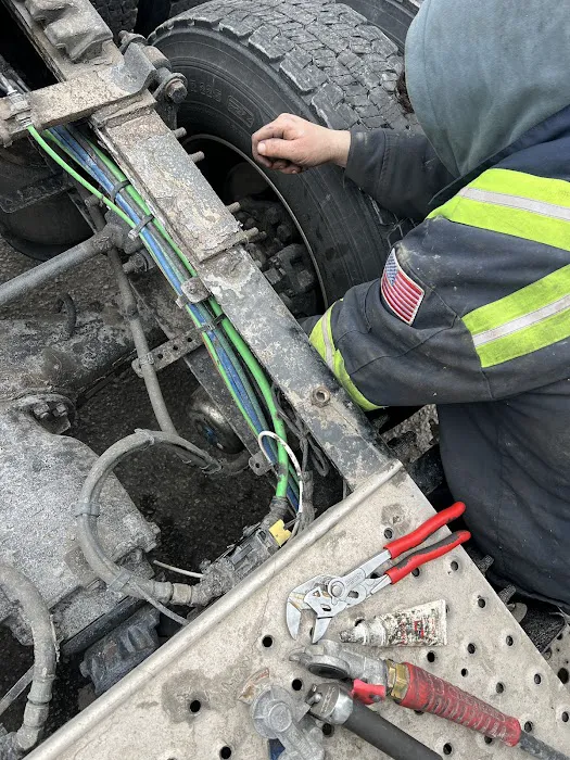 HFS Mobile Truck and Tire Repair 4