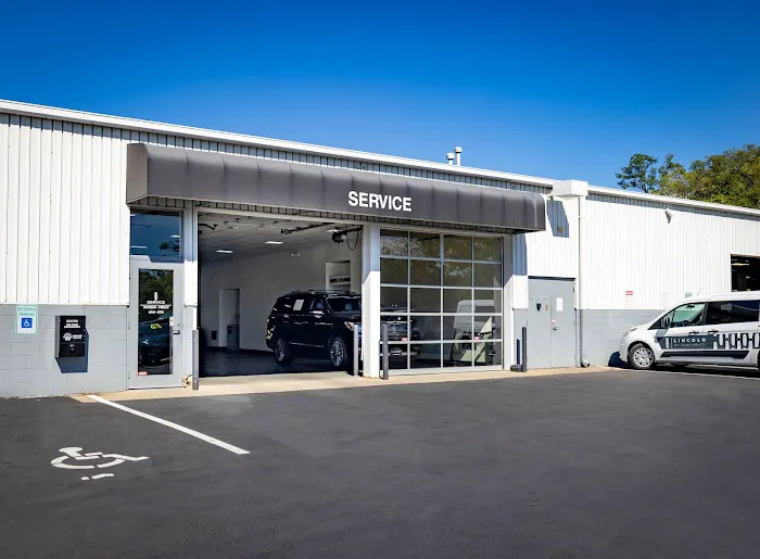 Lincoln of Cincinnati Service Center 5