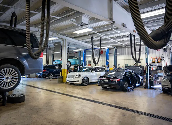 Lincoln of Cincinnati Service Center 8