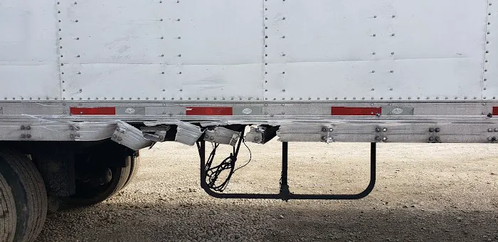 UNIVERSAL TRUCK & TRAILER REPAIR SHOP 7