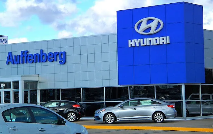 Auffenberg Hyundai Service Center 1