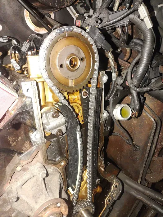 4 wheels auto repair and customs 9