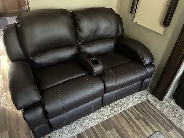 Jett’s auto & marine upholstery 3