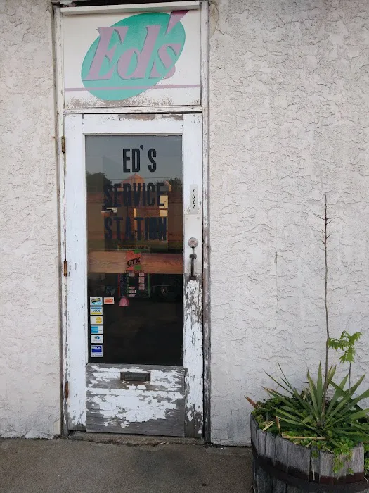 Ed Carreras Services Station 0