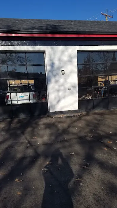 Riverside Garage 1