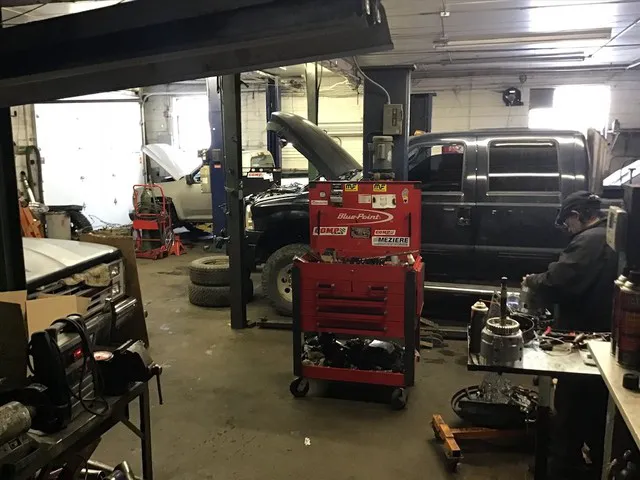 C & R Auto Service 2