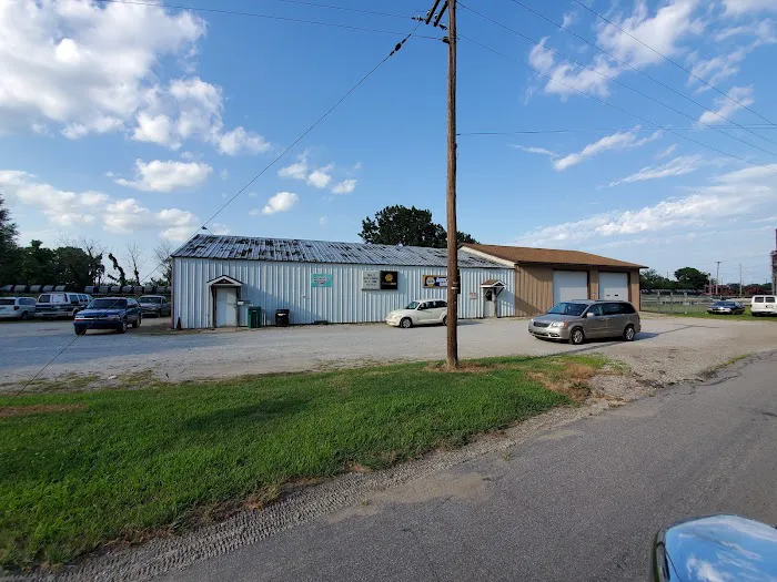 Paul's Auto & Towing 0