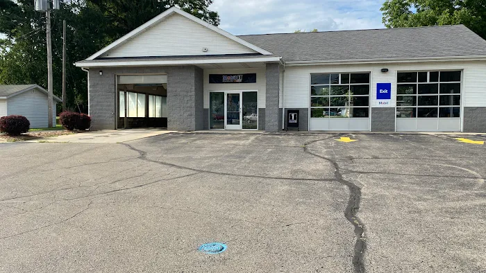 Conrad's Quick Lube, Car Wash, and Service Shop 5
