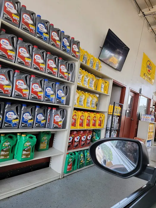 Friendly Quick Lube Oil Change 4