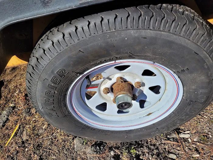 Lucy's Commercial Mobile Tire Services and Jump Starts 0