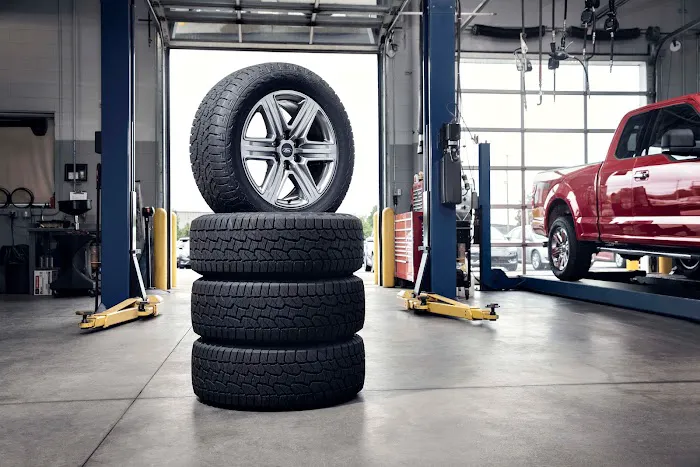 Serra Ford Rochester Hills Service Center 6