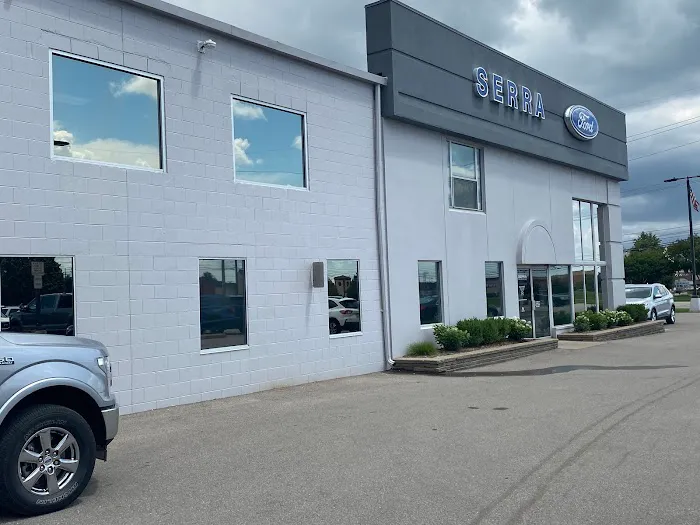 Serra Ford Rochester Hills Service Center 8
