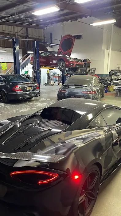 Benz Only Garage 4