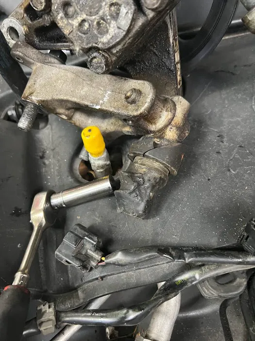 Lanhart Auto Repair Inc & Towing 5