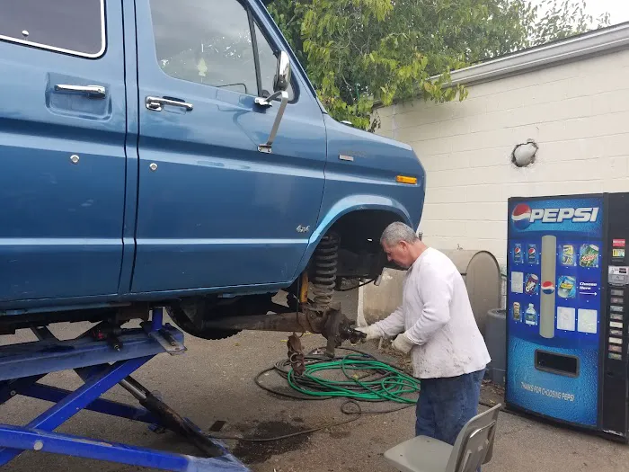 Stu's Auto Repair 1