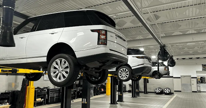 Land Rover Englewood Service and Parts 8