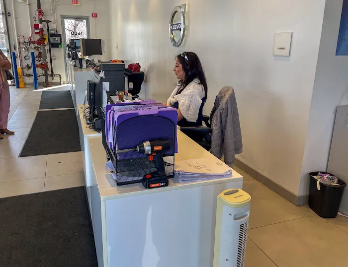Patrick Volvo Cars Service 8