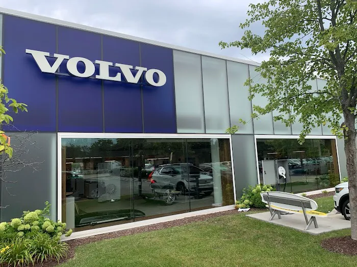 Patrick Volvo Cars Service 9