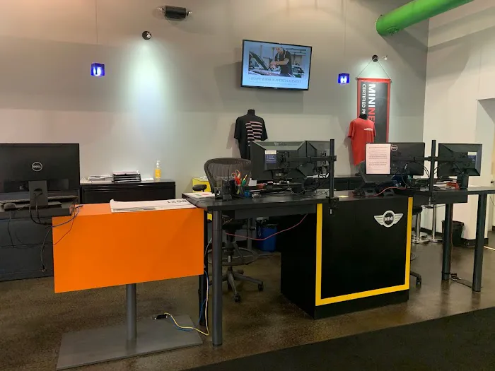 MINI Service Center 6