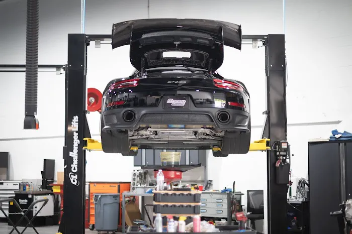 Cannonball Garage - McLaren Service & Performance Center Chicago 5
