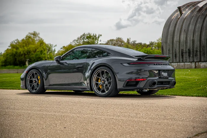 Cannonball Garage - McLaren Service & Performance Center Chicago 7