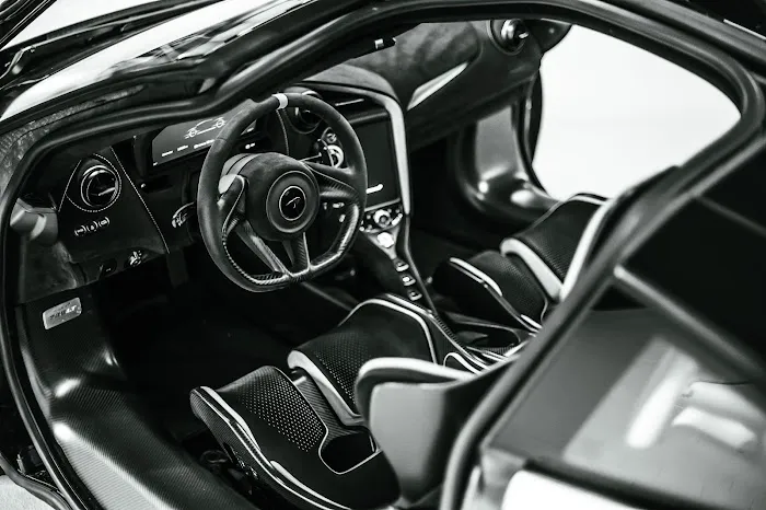 Cannonball Garage - McLaren Service & Performance Center Chicago 9