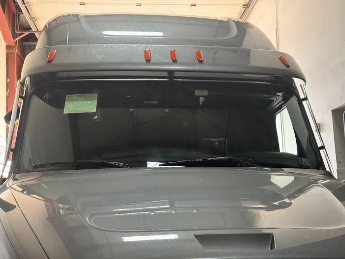 Felipe semitruck & auto glass inc 8